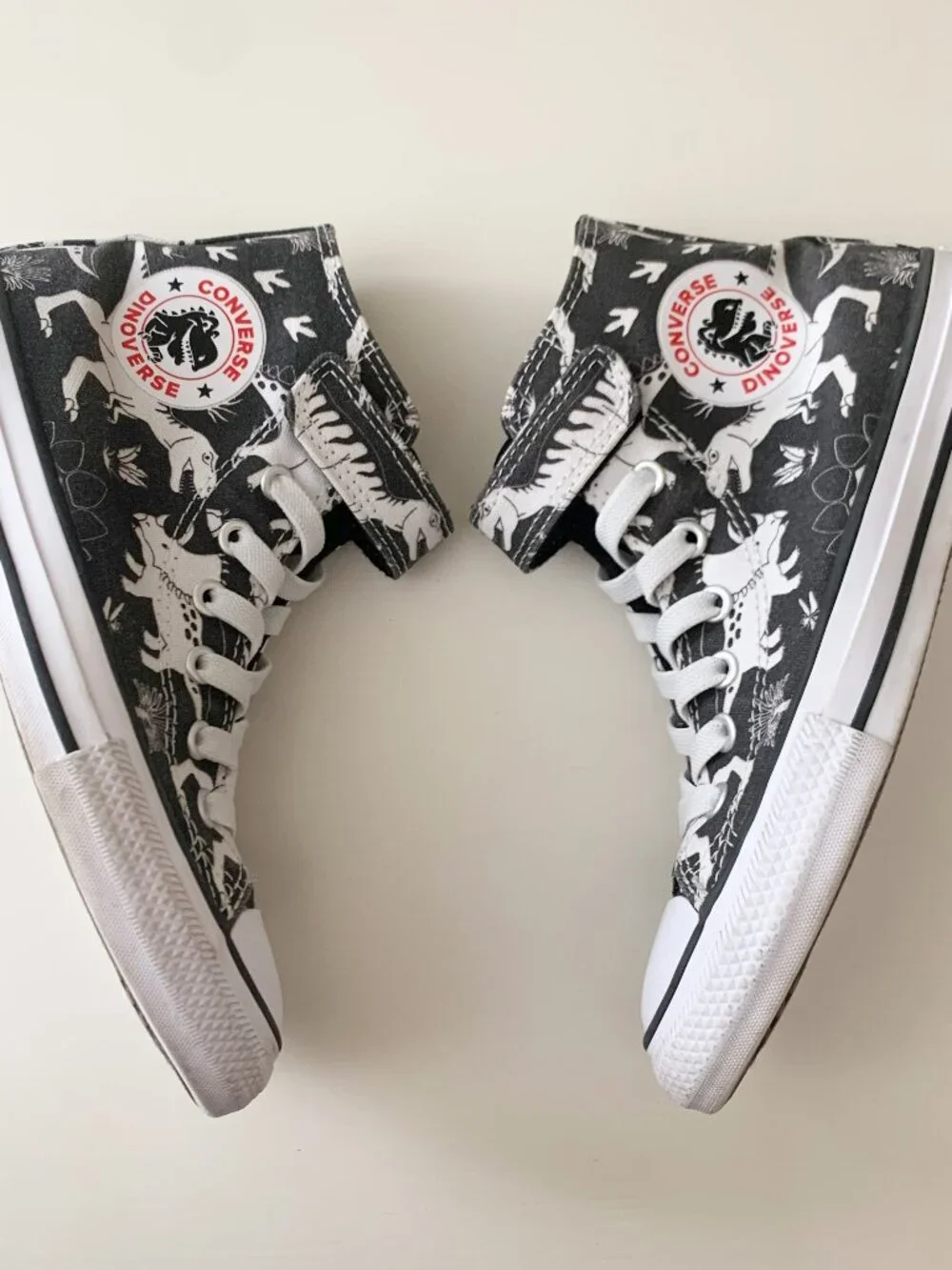 Converse Dinoverse Easy On Hightop Sneakers • Youth Size 2
